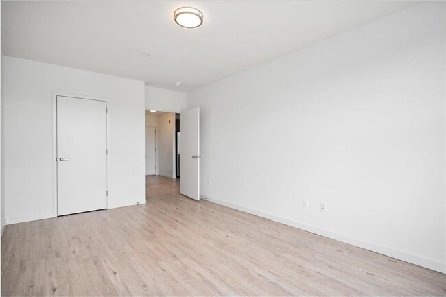 Foto del edificio - 550 Halstead Ave