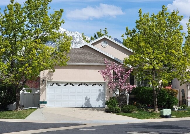 Building Photo - 679 E Villager Ln