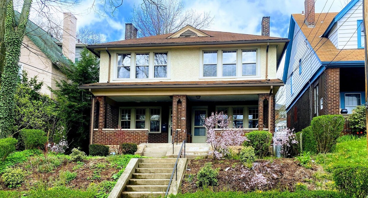 Great two story townhouse in the heart of Squirrel Hill! - Great two story townhouse in the heart of Squirrel Hill!