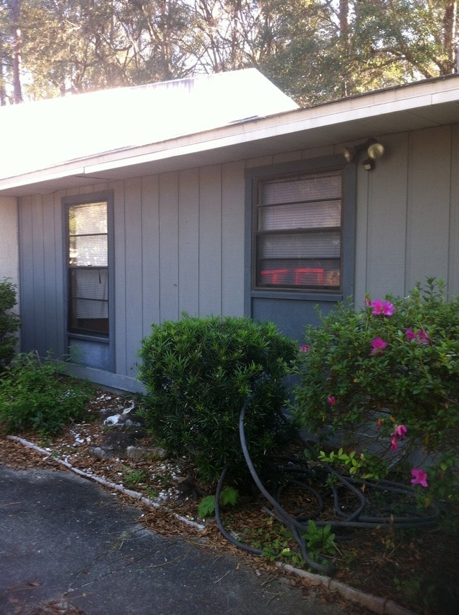 The Condo - 630 SW 67th Ter