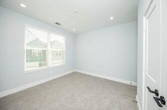 Building Photo - 1860 W Tidwell Rd