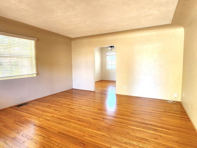 Foto del edificio - Updated 3-bedroom, 2-bath home