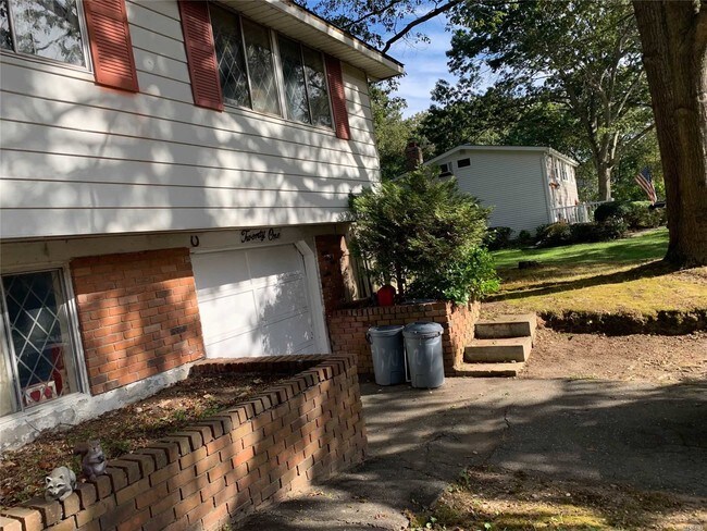 Building Photo - 21 Mayflower Ln