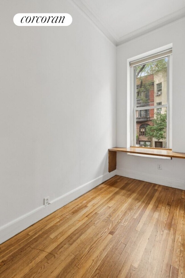 Building Photo - 22 W 95th St