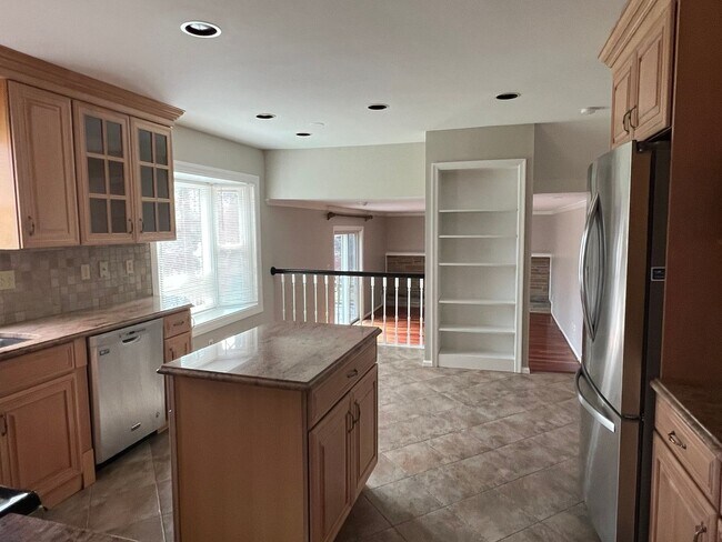 Foto del edificio - Great Location,  Generous Space, and Luxur...