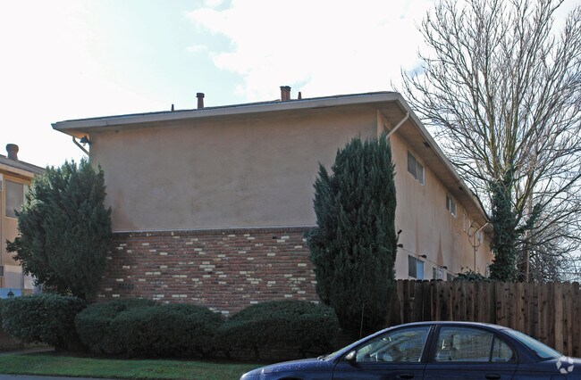 Building Photo - 3322 Y St