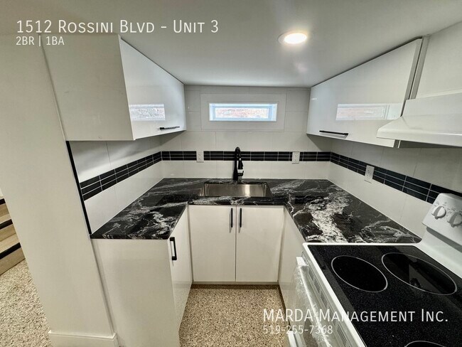 Photo du bâtiment - FULLY RENOVATED 2 BED/1 BATH LOWER UNIT- INCLUSIVE W/ $150 CAP