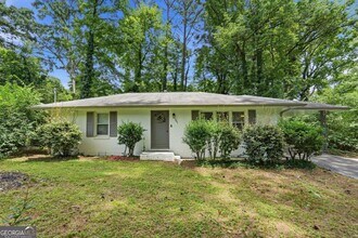 Building Photo - 581 Meadowbrook Dr SE