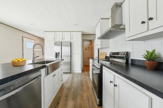 Building Photo - 1606 Fox Dr