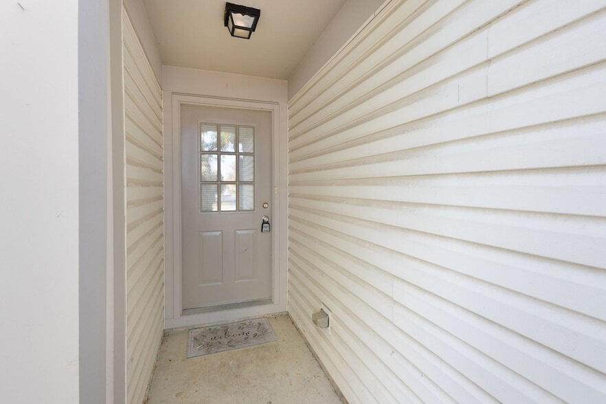Primary Photo - 2877 Stonewater Dr