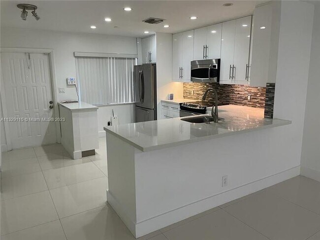 Foto del edificio - 454 Lakeview Dr