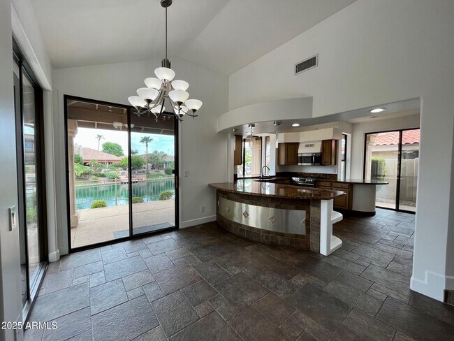 Foto del edificio - 10283 N 103rd St