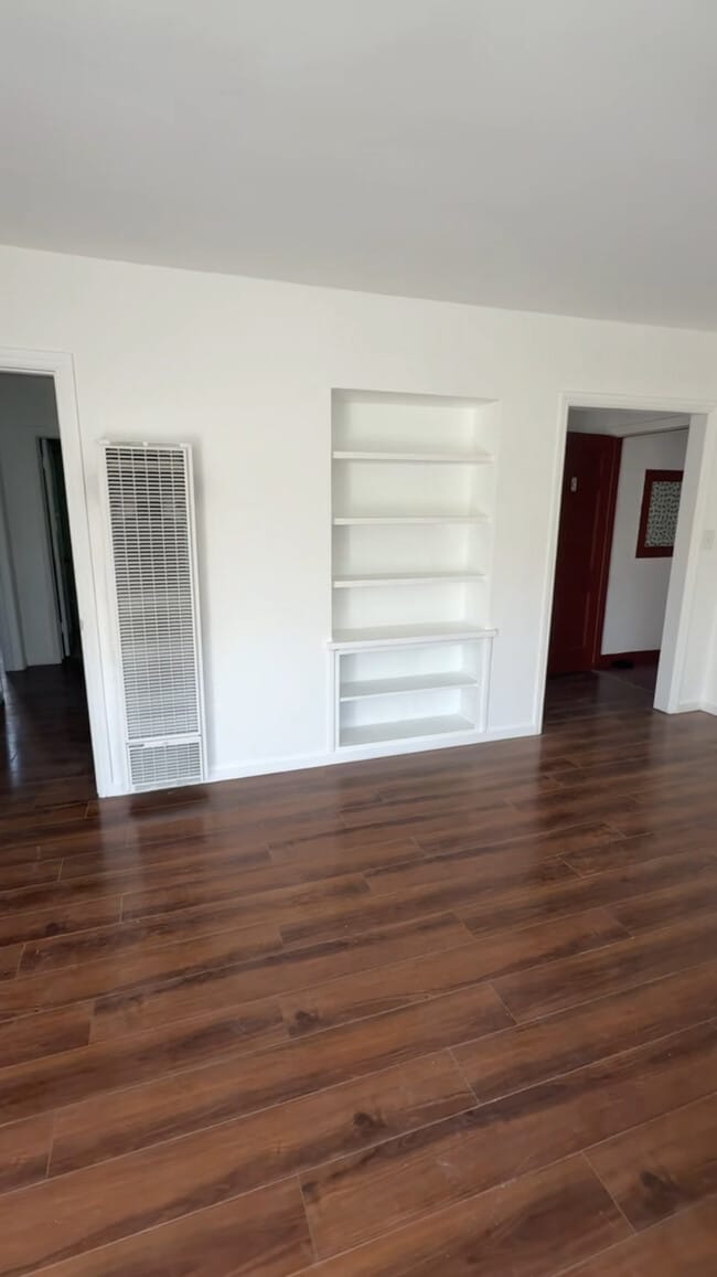 Building Photo - 636 W Queen St