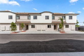 Building Photo - 405 W Palm Dr