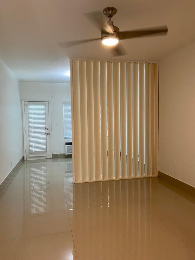 Foto del edificio - 6498 Collins Ave