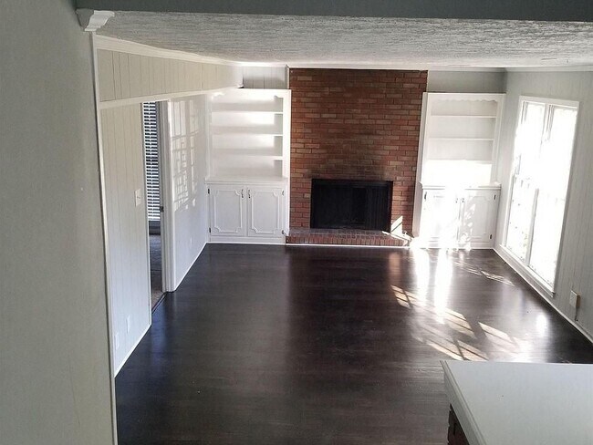 Building Photo - 4077 Linda Ln SW