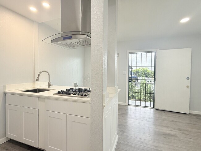 Foto del edificio - FREE Sept Rent with this cozy 1-Bedroom in...