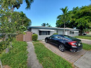 Building Photo - 729 NE 6th St