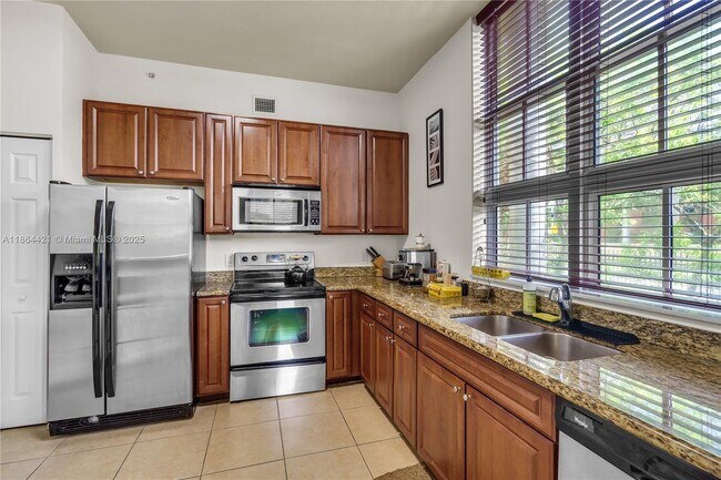 Foto del edificio - 3001 NE 185th St