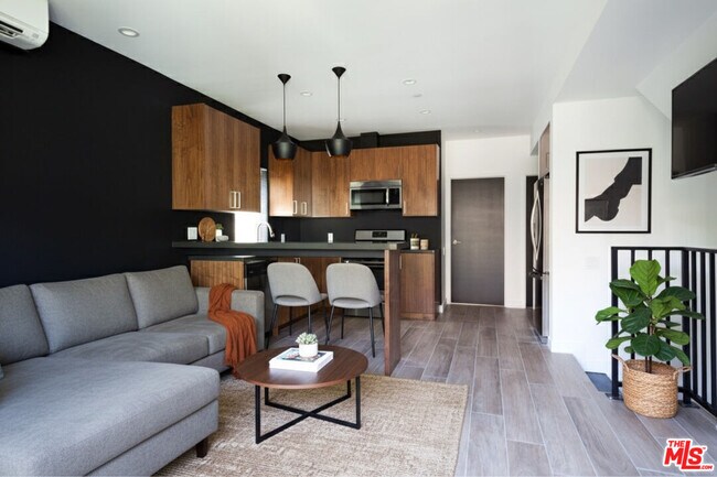 Foto del edificio - 1238 W 30th St