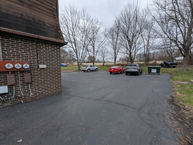 Trash service - 237 Summit St N