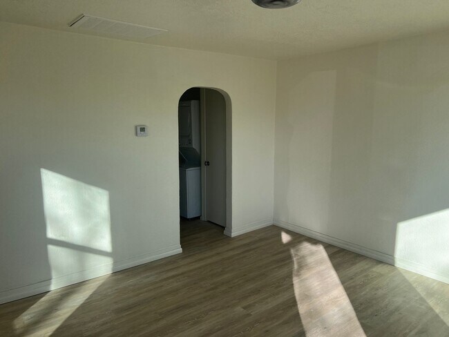 Foto del edificio - 1110 W Grand Ave