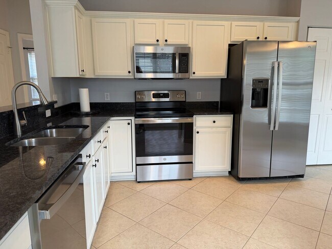 Building Photo - Beautiful Sun City Home