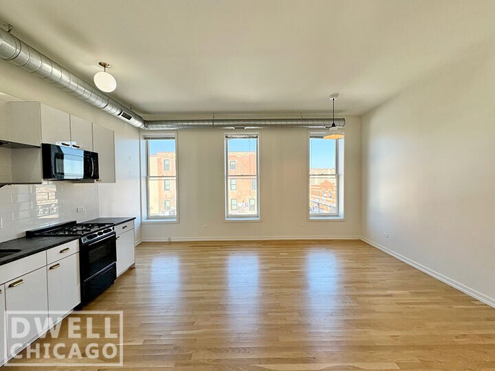 Primary Photo - 1400 N Milwaukee Ave