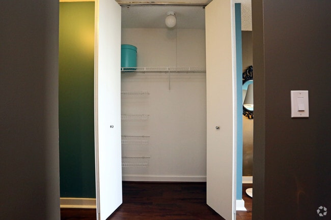 Closet - Eugenie Terrace on the Park