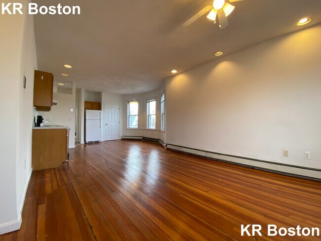 Building Photo - 36 Mansfield St