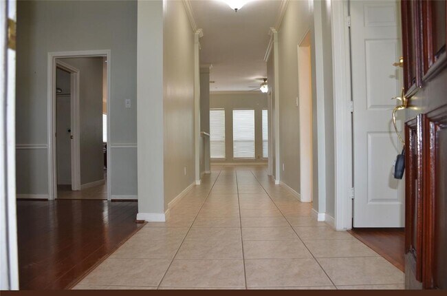 Foto del edificio - 4810 Claridge Park Ln