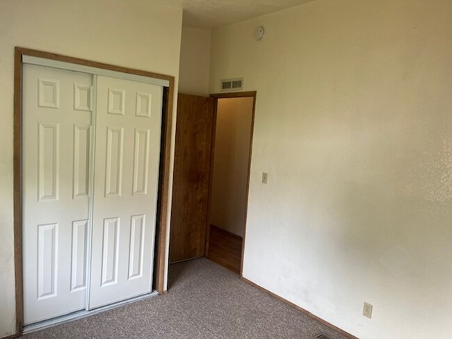 Building Photo - Two Bedroom Temescal
