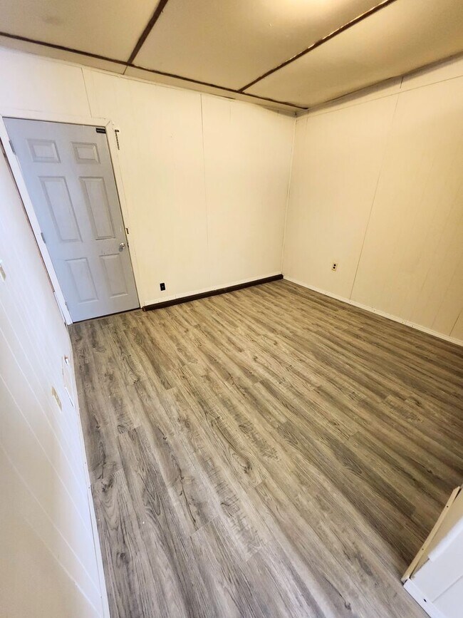 Building Photo - New Listing in Fort Wayne