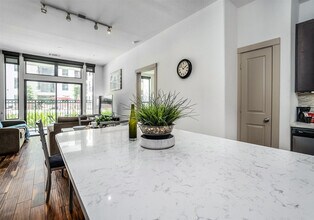 Building Photo - 955 St Joseph Pkwy