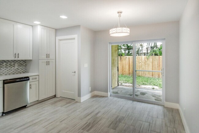 Foto del edificio - 9126 Roan Ln