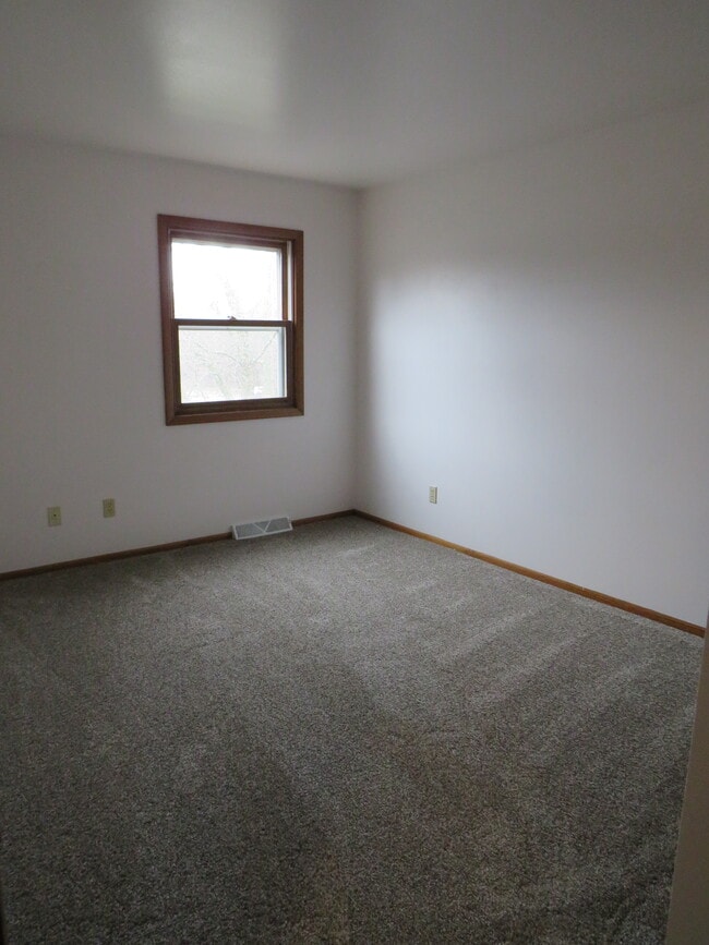 Building Photo - 399 Willow Grove Dr