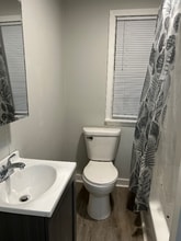 Building Photo - 922 S Spring St