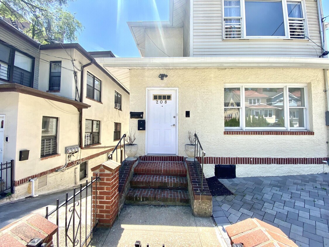 208 W 260th St, Bronx, NY 10471 Townhome Rentals in Bronx NY