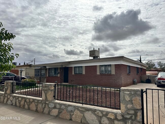 Foto del edificio - 10312 Rushing Rd