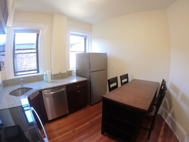 Building Photo - 1459 Beacon St