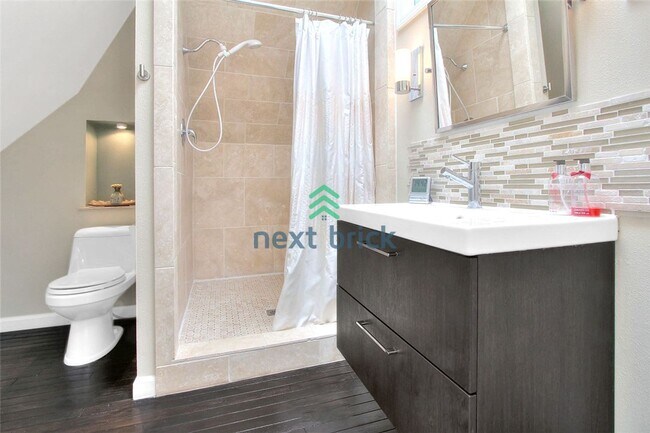 Building Photo - 3 Bed 2 Bath Cherry Hill Townhome