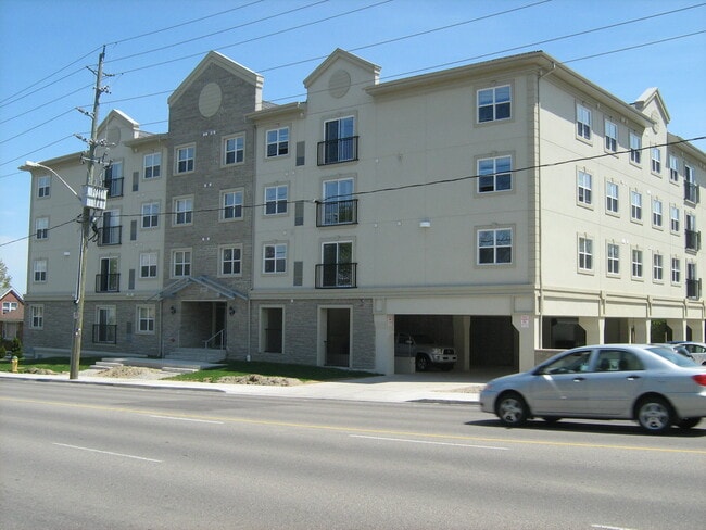 Building Photo - 49 Columbia St W