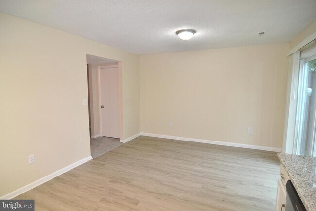 Building Photo - 21632 Shangri-La Wy