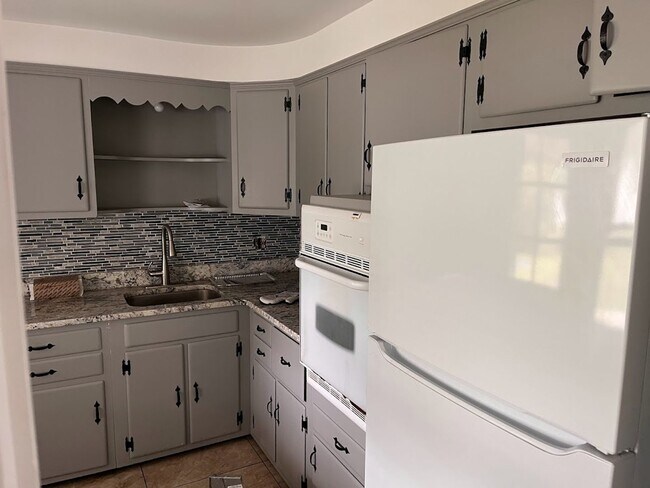 Foto del edificio - 5997 Reeves Rd