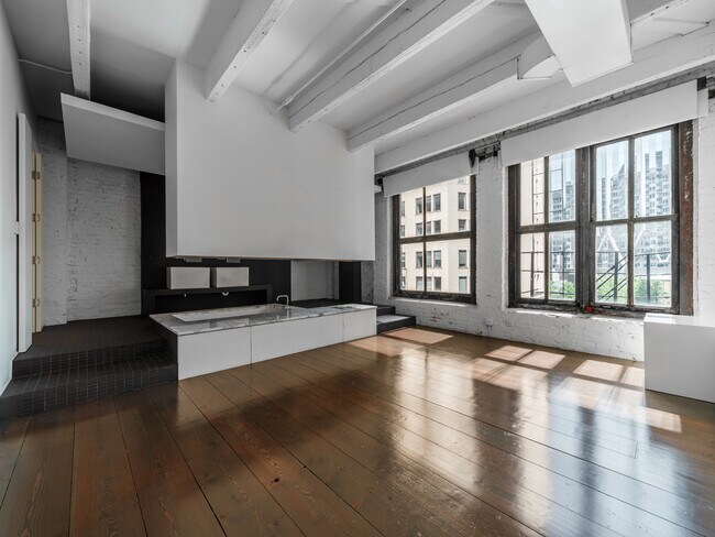 Building Photo - 321 S Jefferson St