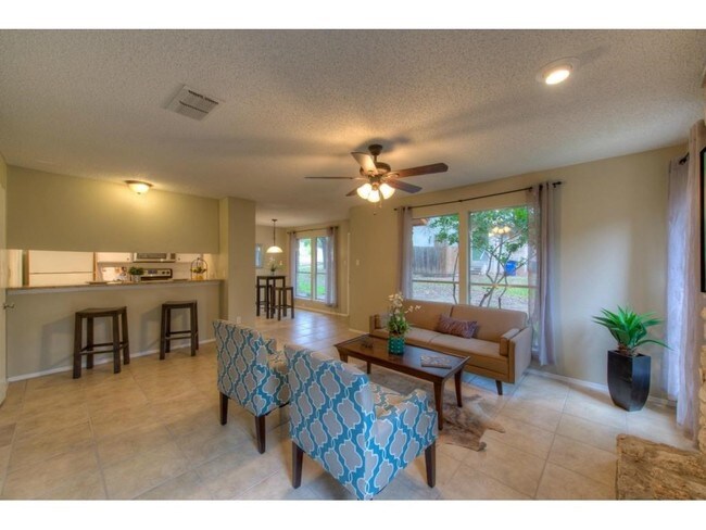 Foto del edificio - 9100 Mountain Ridge Dr