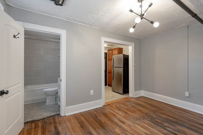 Building Photo - 1533 Ash St