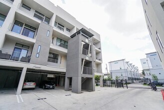 Building Photo - 2401 Crawford St