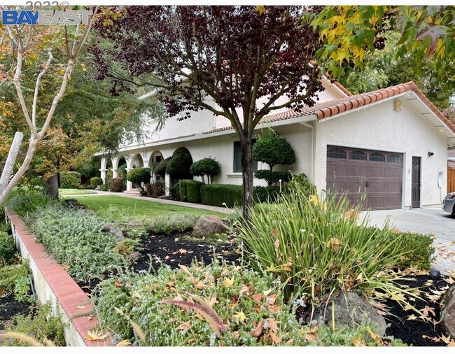 Foto del edificio - 1768 Green Valley Rd