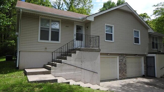 Foto del edificio - Welcome home to this spacious 3 bedrooms and 2 full baths duplex located on Orchard St in Pleasan...